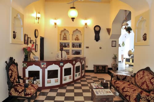 Dhow Palace Hotel, Reception