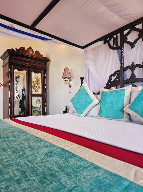 Dhow Palace Hotel, Room