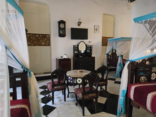 Dhow Palace Hotel, Room