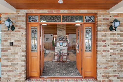 Robyns Nest Boutique Resort, Interior entrance