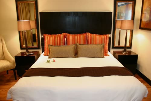 Mount Meru Hotel, Room