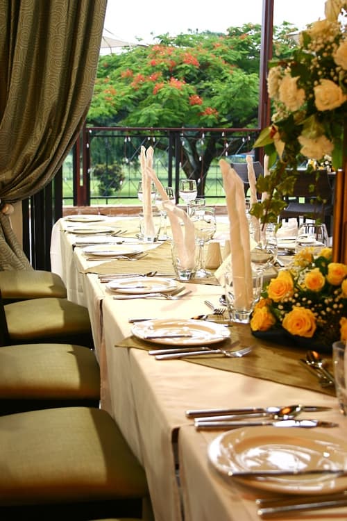 Mount Meru Hotel, Restaurant