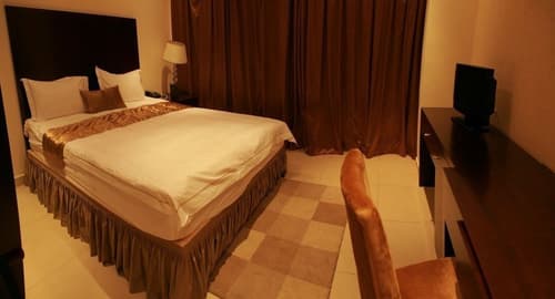 Mikhael's Hotel, Room