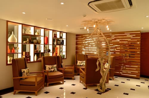 The Somerset Hotel, Reception