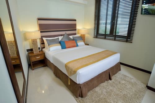 The Somerset Hotel, Room