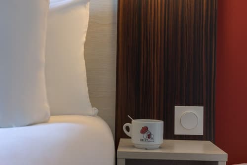 Hôtel Pont Rouge, Carcassonne, Room