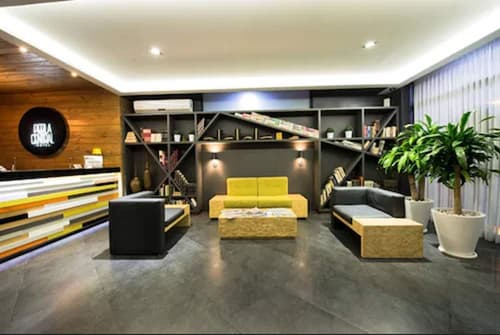 Perla Central Hotel, Interior entrance