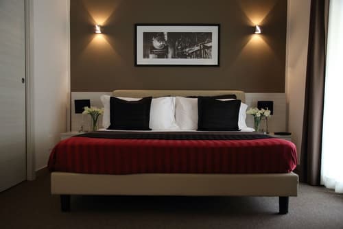 Stelle Hotel The Businest, Primary image