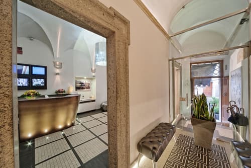 Navona Palace Luxury Inn, Interior entrance