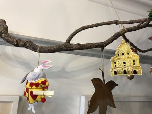 Newton House, Reception