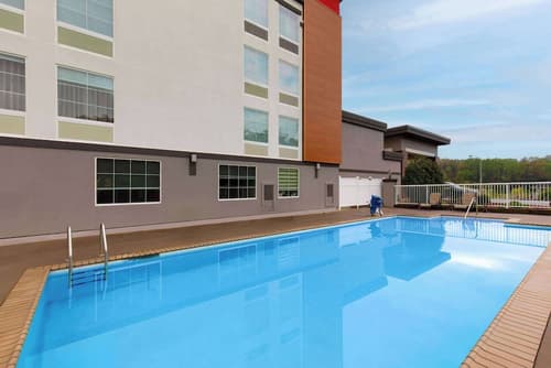 La Quinta Inn & Suites by Wyndham Knoxville Papermill, Pool