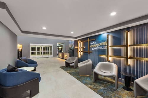 La Quinta Inn & Suites by Wyndham Knoxville Papermill, Lobby