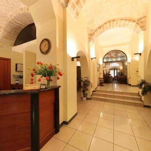 Hotel Adria, Interior entrance