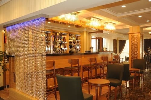 Alfa Hotel, Restaurant