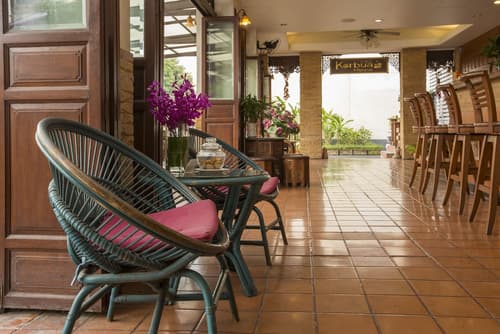 Korbua House, Lobby sitting area