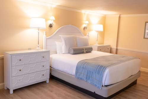 Anchor In Distinctive Waterfront Lodging, Room