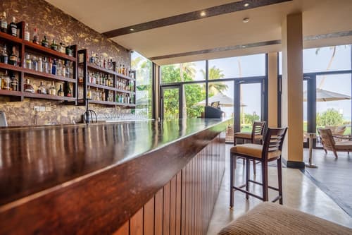 Shinagawa Beach, Bar (on property)