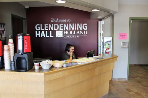 Glendenning Hall, Reception