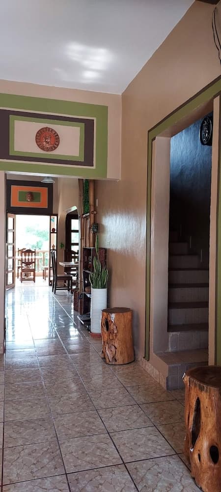 Hotel La Escalinata, Reception