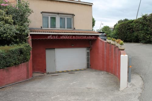 Adonis Arc Hôtel Aix, Property entrance