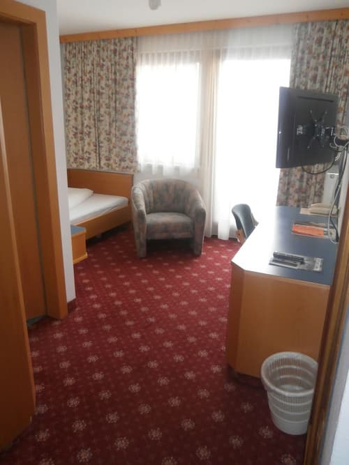 Das Kaltschmid, Room