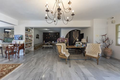 Parosland Hotel, Lobby sitting area