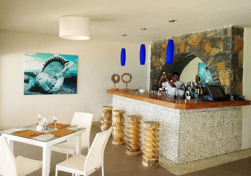 Astroea Beach Hotel, Bar (on property)