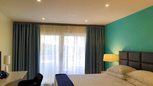 Quint's Travelers Inn, Room