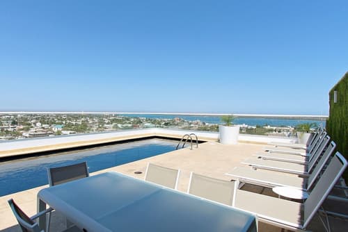 One La Paz Hotel, Lobby