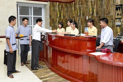 Hotel Grand United Ahlone Branch, Reception