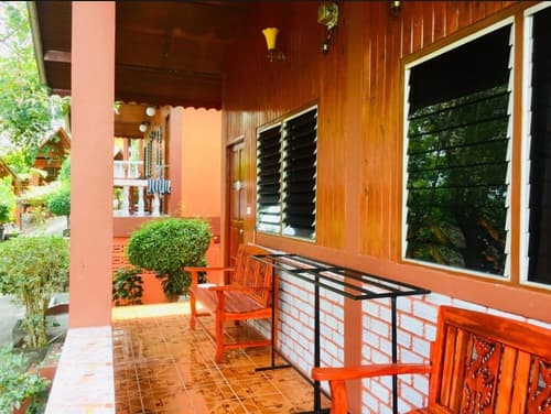 Save Bungalows, Room