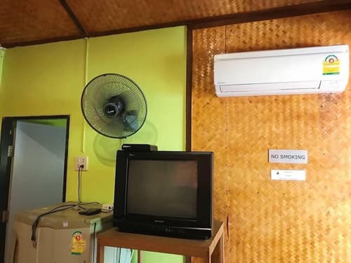 Save Bungalows, Room