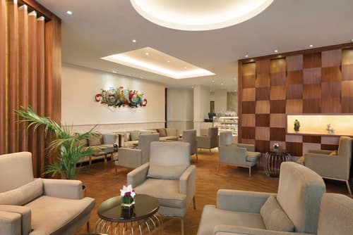 Ramada by Wyndham Abu Dhabi Corniche, Lobby sitting area
