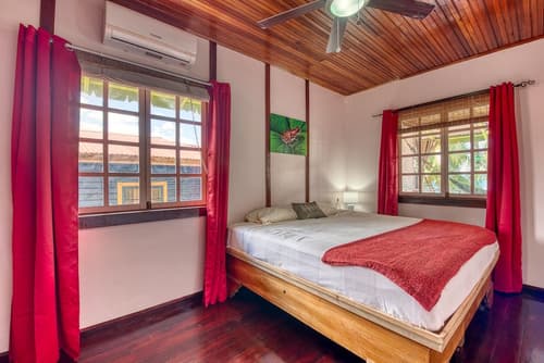 Lula's Bed & Breakfast, Room