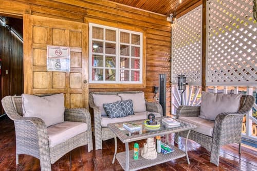 Lula's Bed & Breakfast, Living area