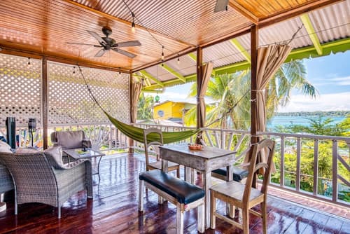 Lula's Bed & Breakfast, Living area