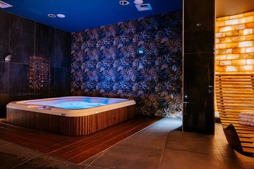Jess Hotel & Spa Warsaw Old Town, Indoor spa tub