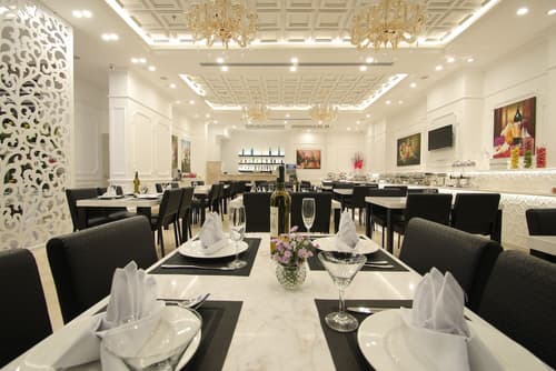 Acnos Grand Hotel, Restaurant