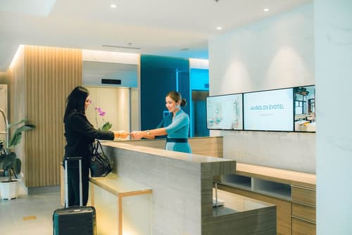 Harolds Hotel Quezon City, Reception