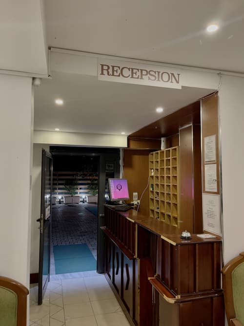 Hotel Globo, Reception