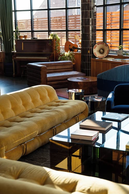 Waymore's Guest House & Casual Club, Lobby