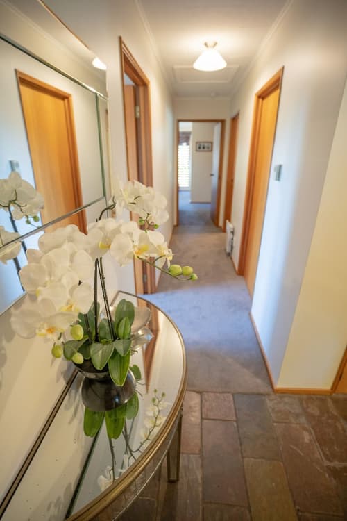 Alpine Rock B&B, Interior entrance