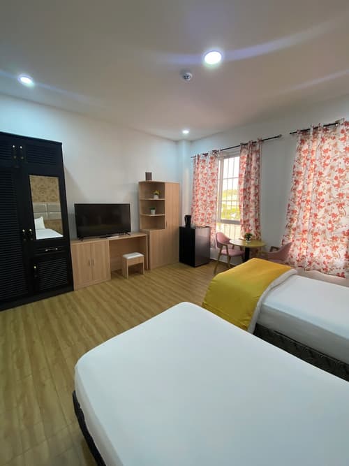 July Apartments, Room