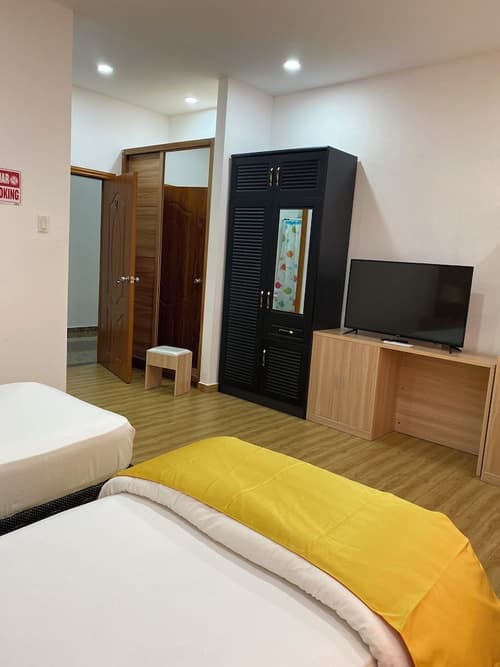 July Apartments, Room