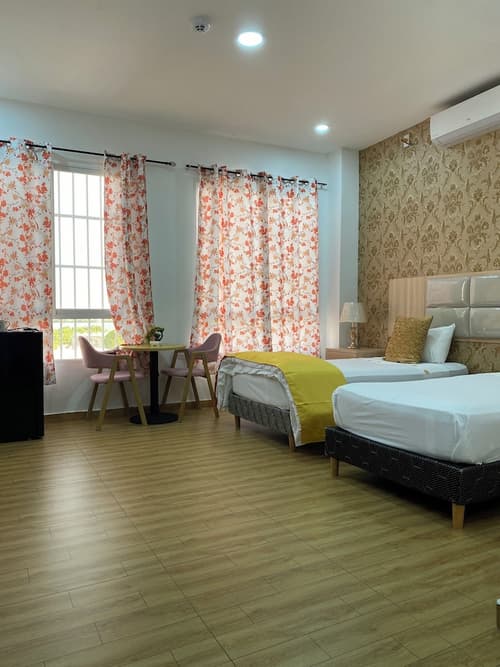 July Apartments, Room