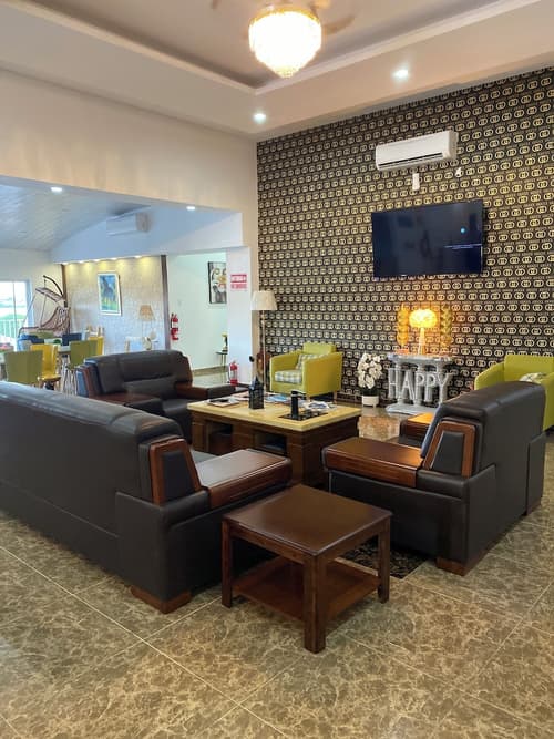 July Apartments, Reception