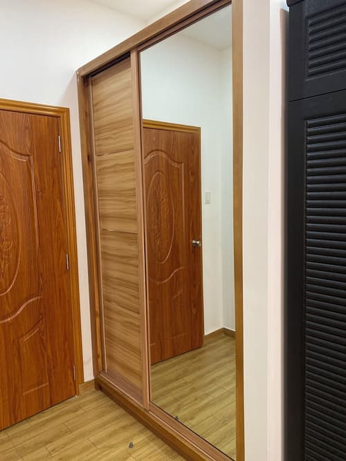 July Apartments, Room