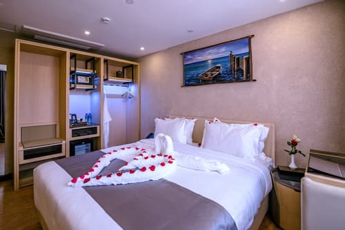 La Maison Royale - South C, 