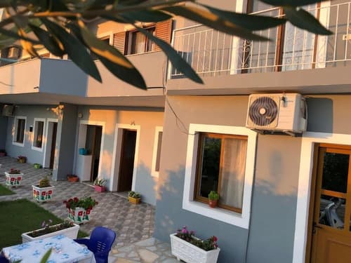 Green Garden Villa, Interior entrance