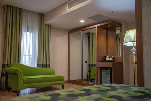 United Hotel International, Room